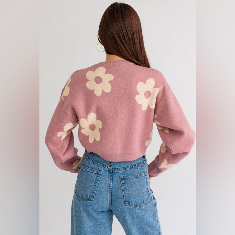 Le Lis Long Sleeve Crop Sweater with Daisy Pattern - Picture 2 of 5